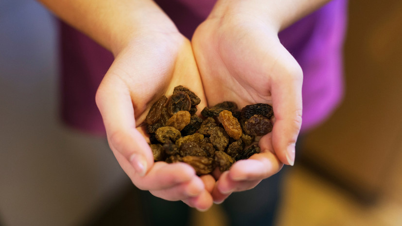 Хирург Умнов: во время гриппа полезны изюм, льняная каша и брусника