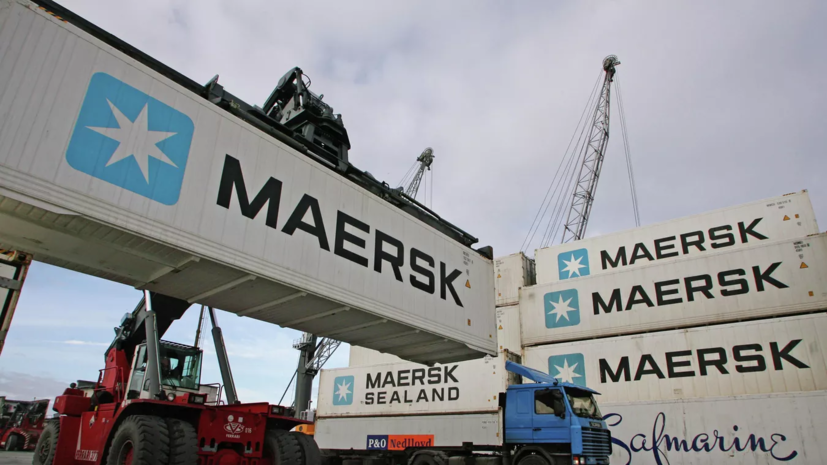 Тысячи ботинок с судна Maersk выбросило на пляжи Дании из-за шторма