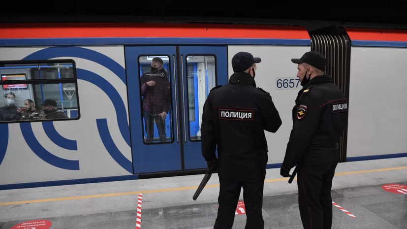 В московском метро мужчина ранил ножом пассажира