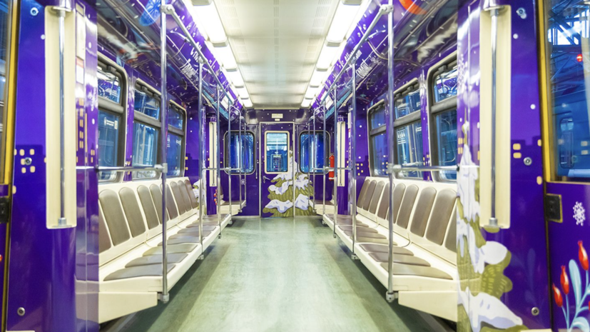 В метро Москвы запустили ещё 11 новогодних поездов