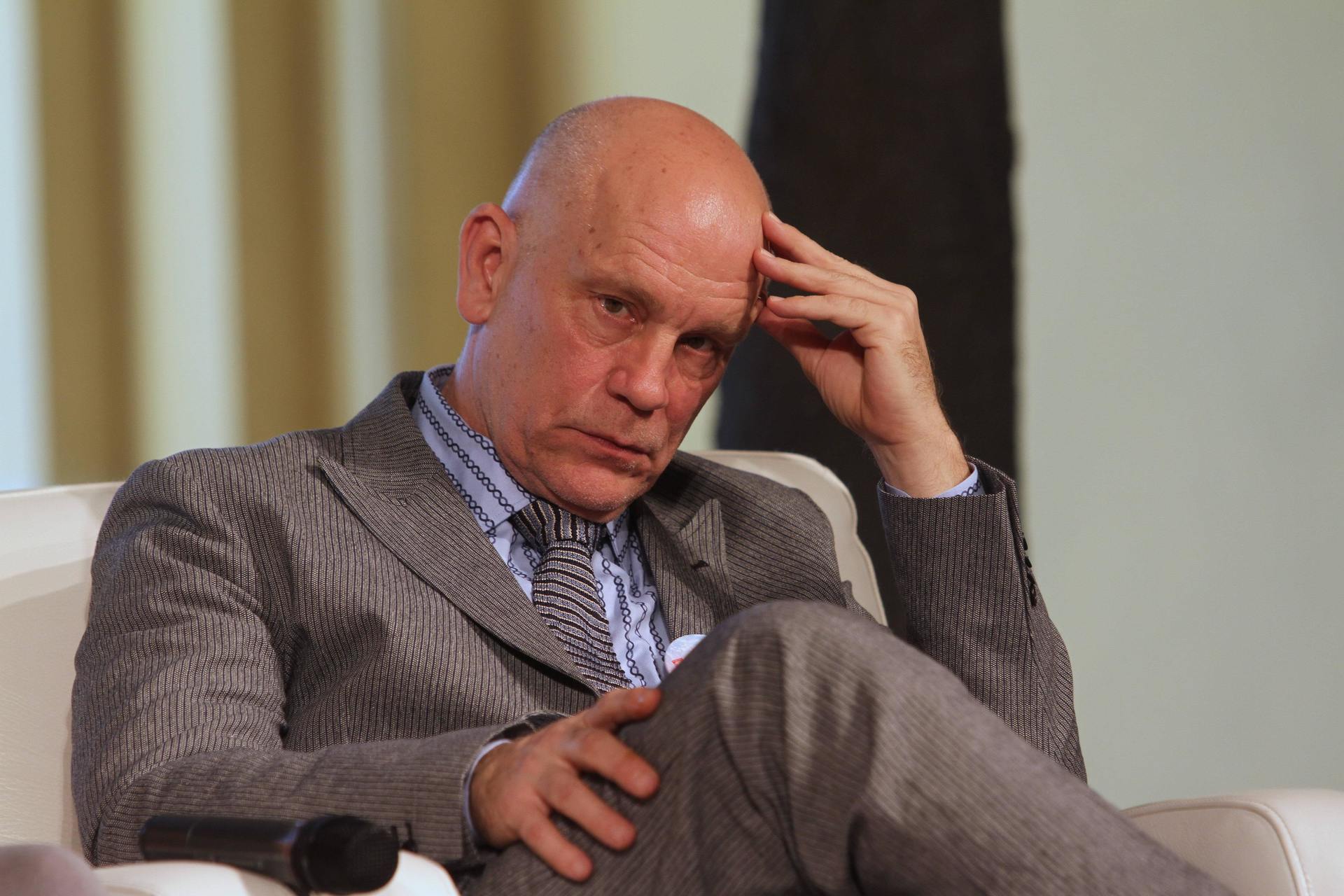 Джон Малкович получил хорватский паспорт под угрозой налогов