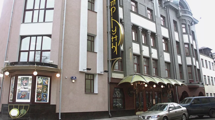 В Москве из Театра Луны эвакуировали порядка 360 зрителей из-за прорыва трубы