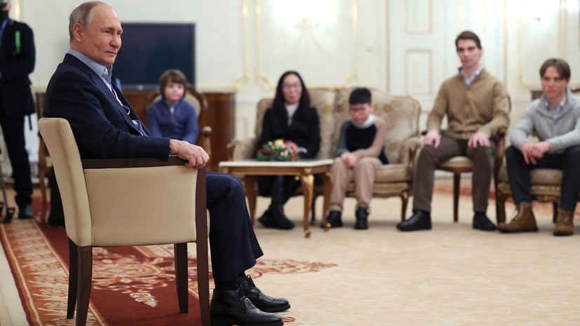 «Мы всегда будем рядом с вами»: Путин заверил семьи погибших героев СВО в поддержке со стороны властей
