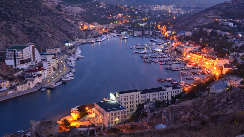 Из-за непогоды в Севастополе перевели на усиленный режим городские службы