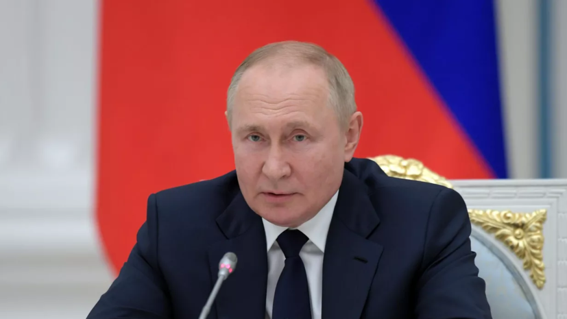 Путин пообещал рассмотреть вопрос о соцгарантиях для многодетных отцов