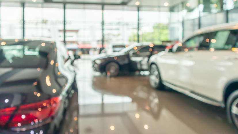В России продажи новых легковых авто выросли почти на 70% в 2023 году