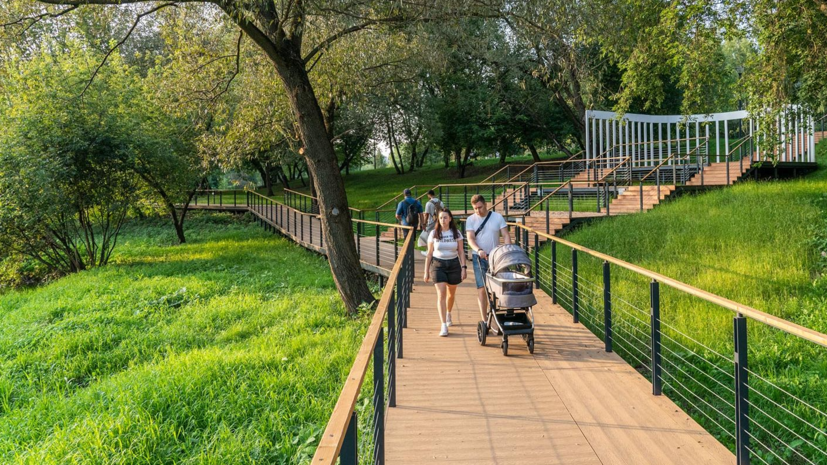 Парадную лестницу установили в парке «Яуза» в Москве