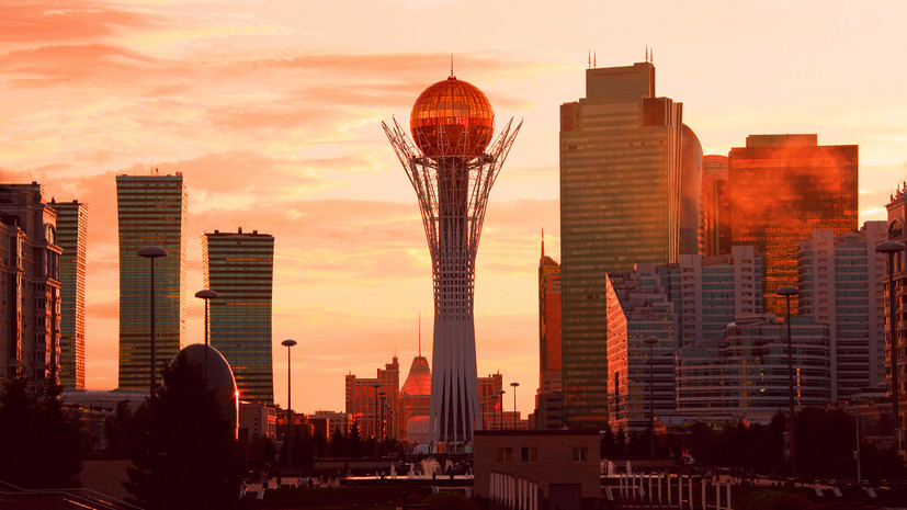 В Астане демонтировали памятник Назарбаеву