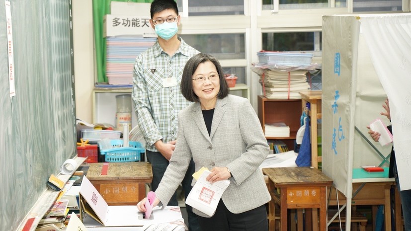 Глава администрации Тайваня Цай Инвэнь проголосовала на выборах руководства