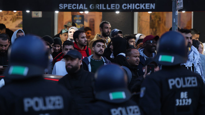 Не менее восьми человек пострадали в стычке демонстрантов с полицией в Берлине