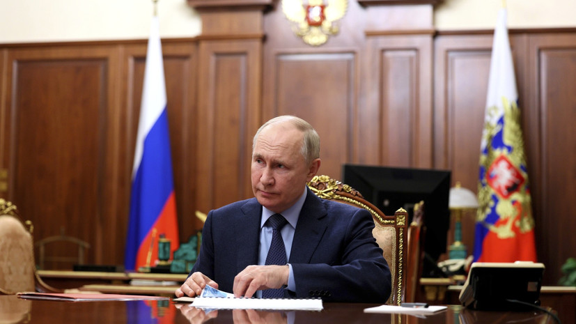«Укреплять всю систему социальных гарантий»: Путин назвал общей задачей поддержку семей погибших героев СВО
