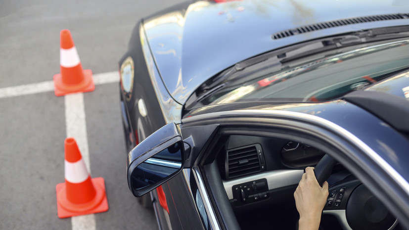 Автоэксперт Сажин посоветовал новичкам начинать обучение вождению осенью и зимой