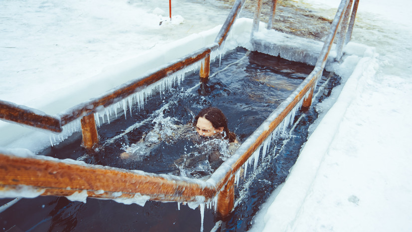 Терапевт Бурнацкая рассказала о пользе зимнего купания для здоровых людей