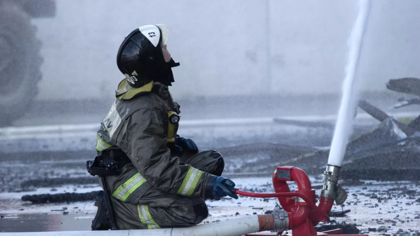Пожарный поезд прибыл для тушения резервуаров на Клинцовской нефтебазе