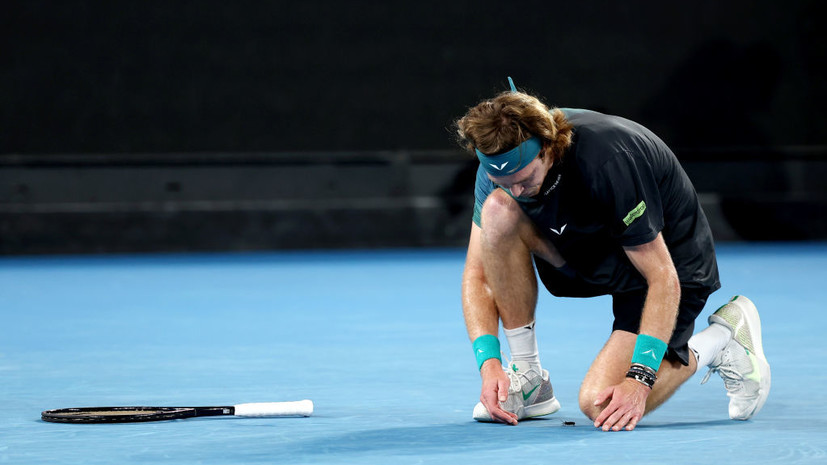 Рублёв спас кузнечика во время матча Australian Open