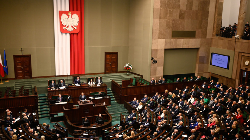 Помилованный экс-замглавы МВД Польши Вонсик намерен продолжить работу в сейме