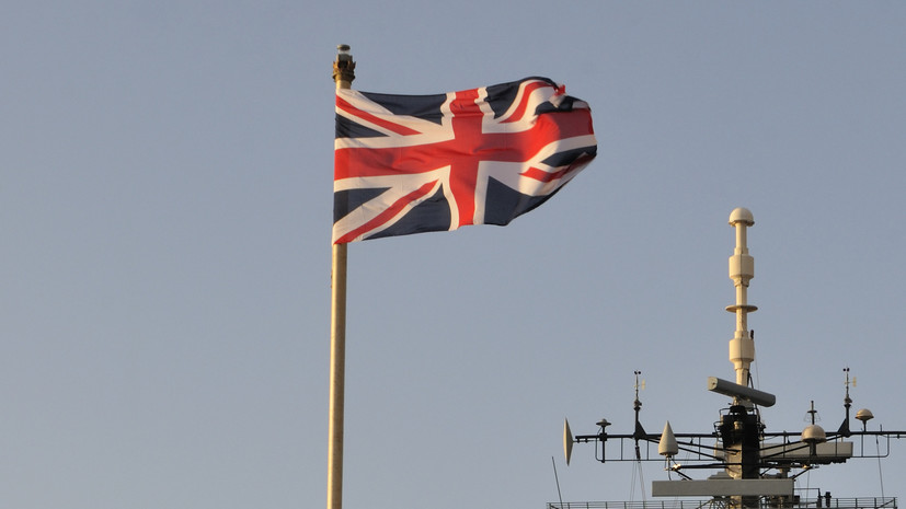 Британские ВМС заявили о взрыве рядом с судном возле берегов Йемена