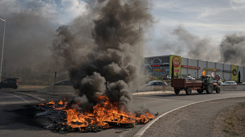 Во Франции протестующие фермеры устроили пожар в отделении таможни