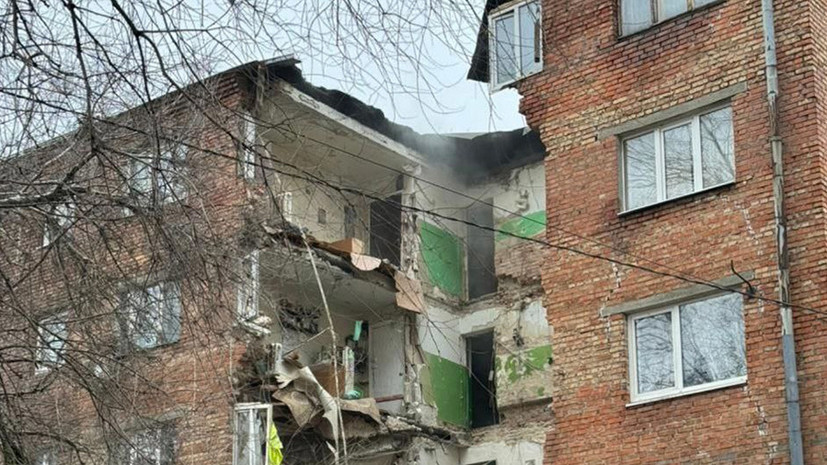 В аварийной пятиэтажке в Ростове-на-Дону обрушился первый подъезд