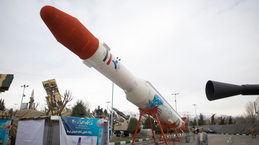 Иран запустил три спутника с помощью ракеты Simorgh