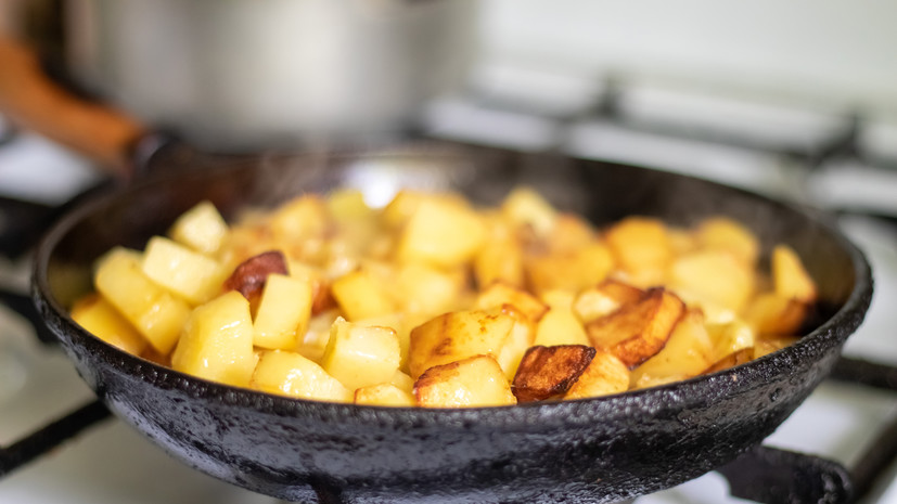 Диетолог Соломатина рассказала о вреде жареной картошки для сосудов и мозга
