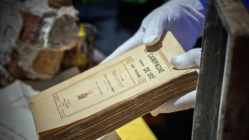 AFP: в Гааге обнаружили книги о битвах с Наполеоном в 99-летней капсуле времени