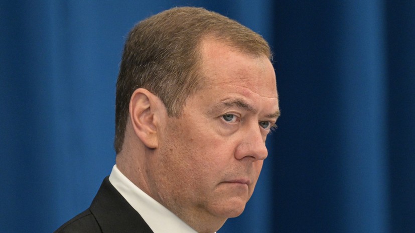 Медведев заявил, что России «наплевать на чувства японского народа» по Курилам