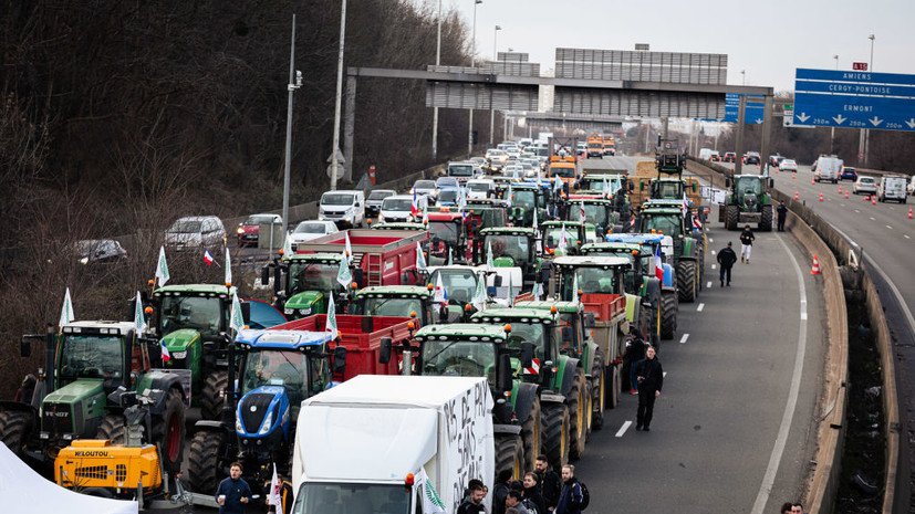 Французские фермеры на 150 тракторах устроили акцию протеста в центре Орлеана