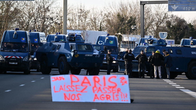 Во Франции полиция задержала 79 фермеров при попытке захватить рынок под Парижем