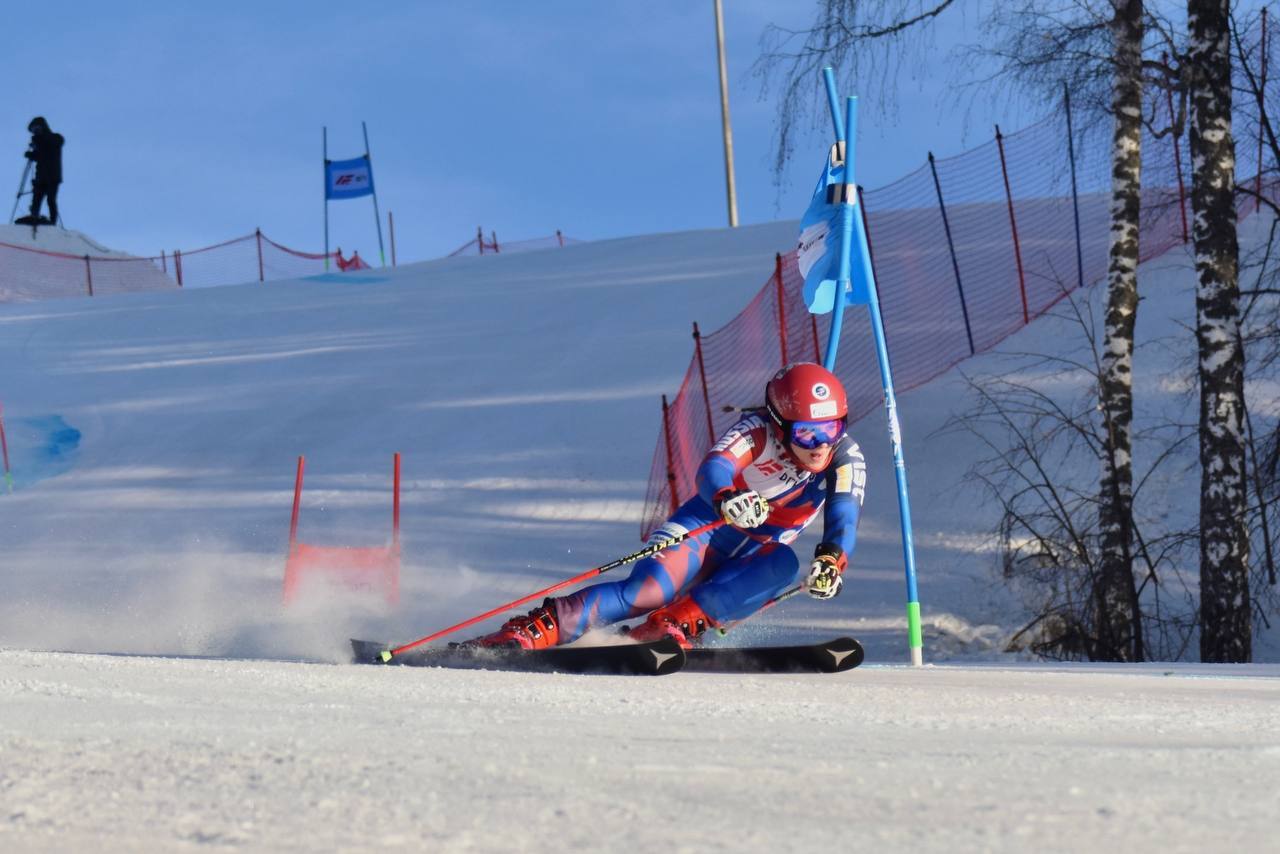 Второй этап Кубка России по горным лыжам в слалом-гиганте