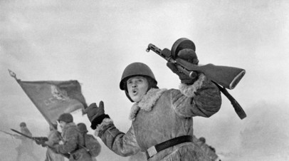 Переломный момент в битве за Ленинград. Советские солдаты в атаке во время операции по прорыву блокады Ленинграда