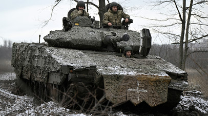 Архивное фото. Украинские военные в боевой машине пехоты CV-90 шведского производства.