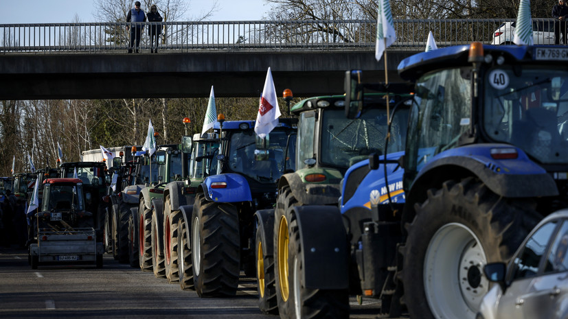 Профсоюзы фермеров во Франции призвали прекратить блокаду автотрасс