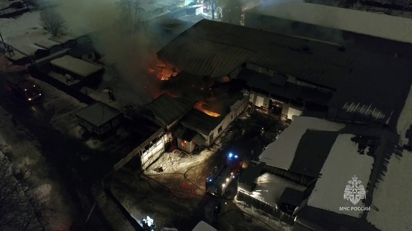 МЧС: открытое горение на пожаре в Пушкине ликвидировано