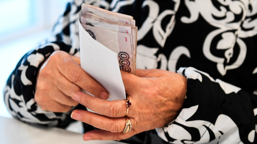 В Ленинградской области пенсионерка перевела мошенникам 4,7 млн рублей