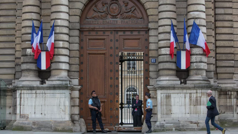 Посол России во Франции предостерёг Париж от наращивания поставок оружия Украине