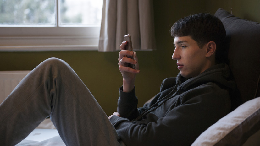 Специалист Стрелкова рассказала о приёмах мошенников против подростков