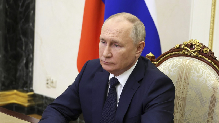 Путин предложил увеличить в два раза выплаты академикам РАН