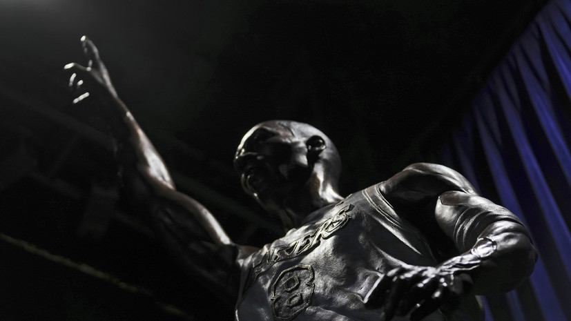 Памятник пятикратному чемпиону НБА Брайанту установили в Лос-Анджелесе