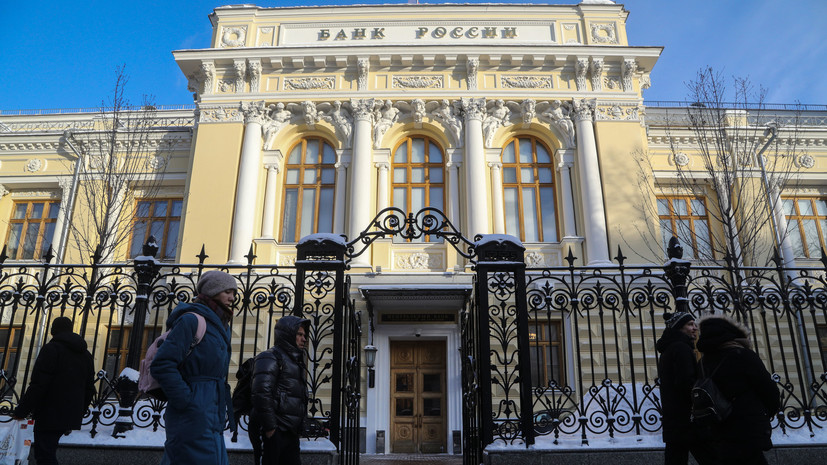 Банк России в 2023 году выявил более 5,7 тысячи финансовых пирамид и нелегалов