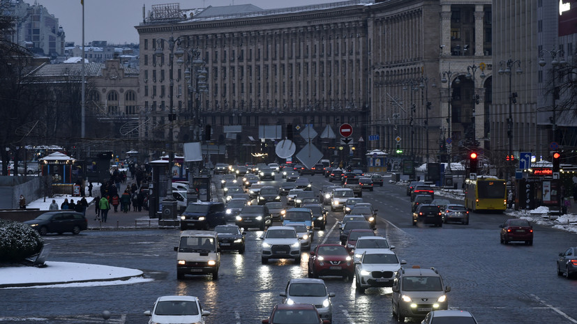 «СТРАНА.ua»: в центре Киева прошла акция с требованием вернуть Залужного