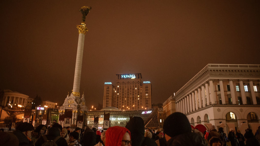 В центре Киева проходит митинг с требованием вернуть военнослужащих с фронта