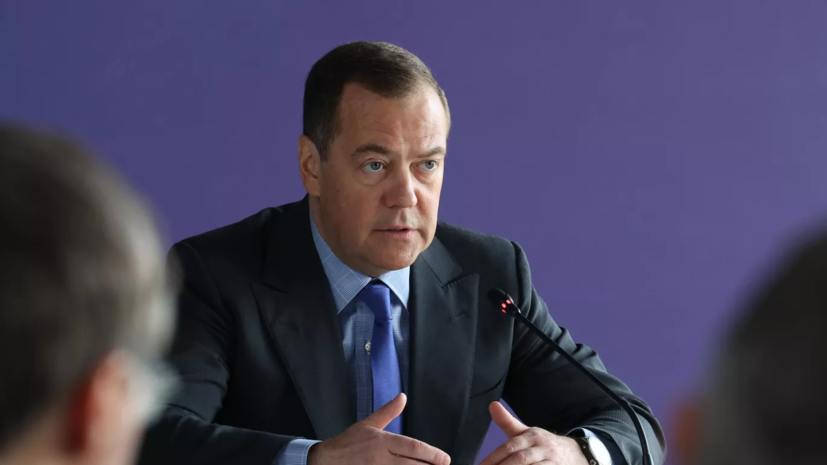 Медведев назвал реакцию Шольца на интервью Путина «попаданием лекарства в цель»