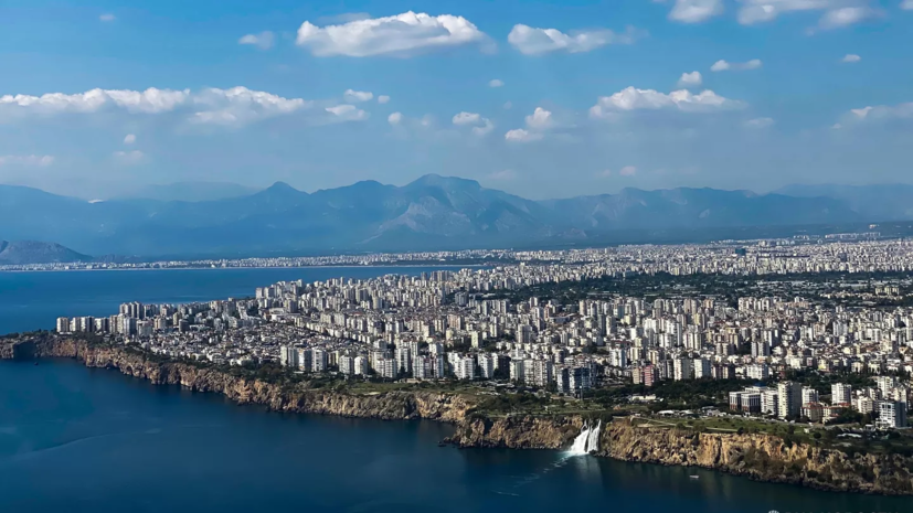 В турецкой Анталье произошло наводнение