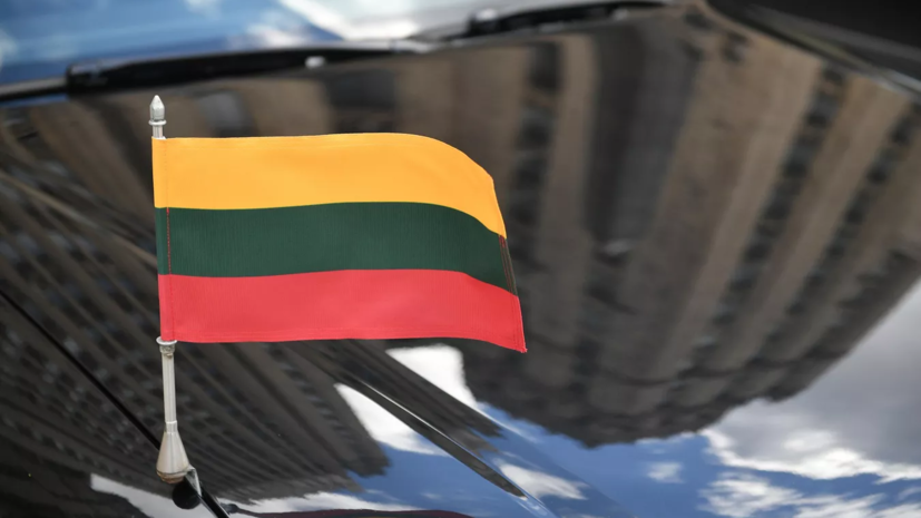 Литва выразила протест поверенному в делах России из-за розыска чиновников