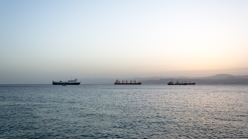 Британские ВМС заявили о нападении на судно у берегов Йемена