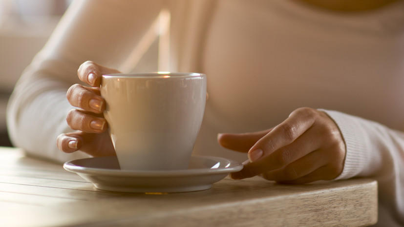 Диетолог Королёва посоветовала пить кофе не сразу после еды