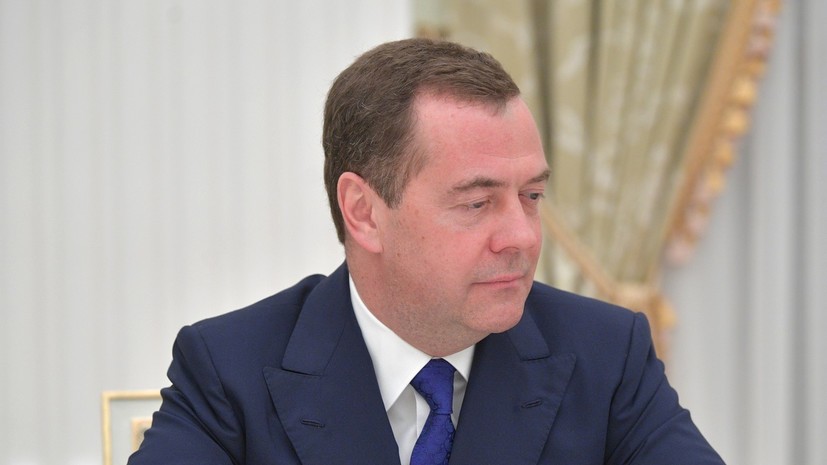 Медведев проводит в Москве встречу с президентом ЦАР