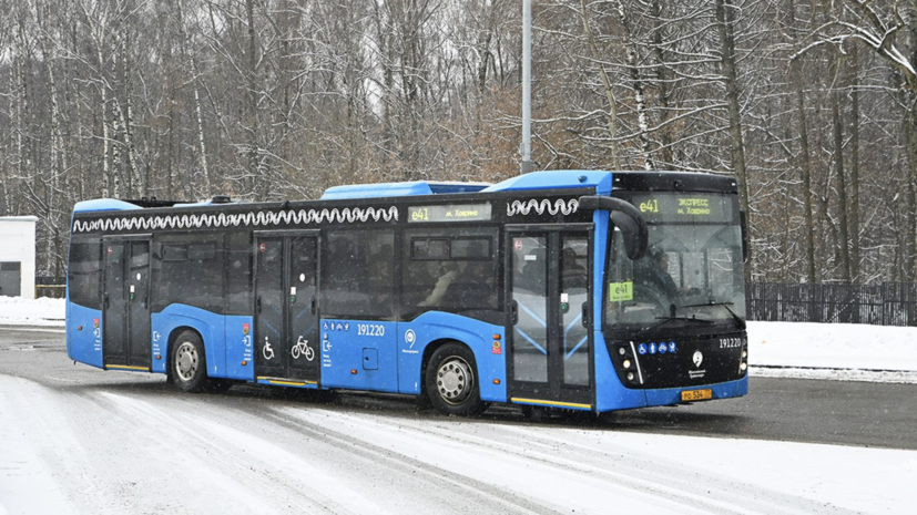 Жители Москвы совершают более 235 тысяч поездок на экспресс-маршрутах по будням