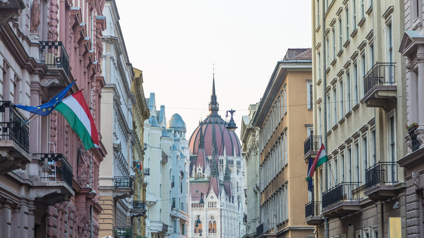 AP: члены кабмина Венгрии не пришли на встречу с делегацией сенаторов США